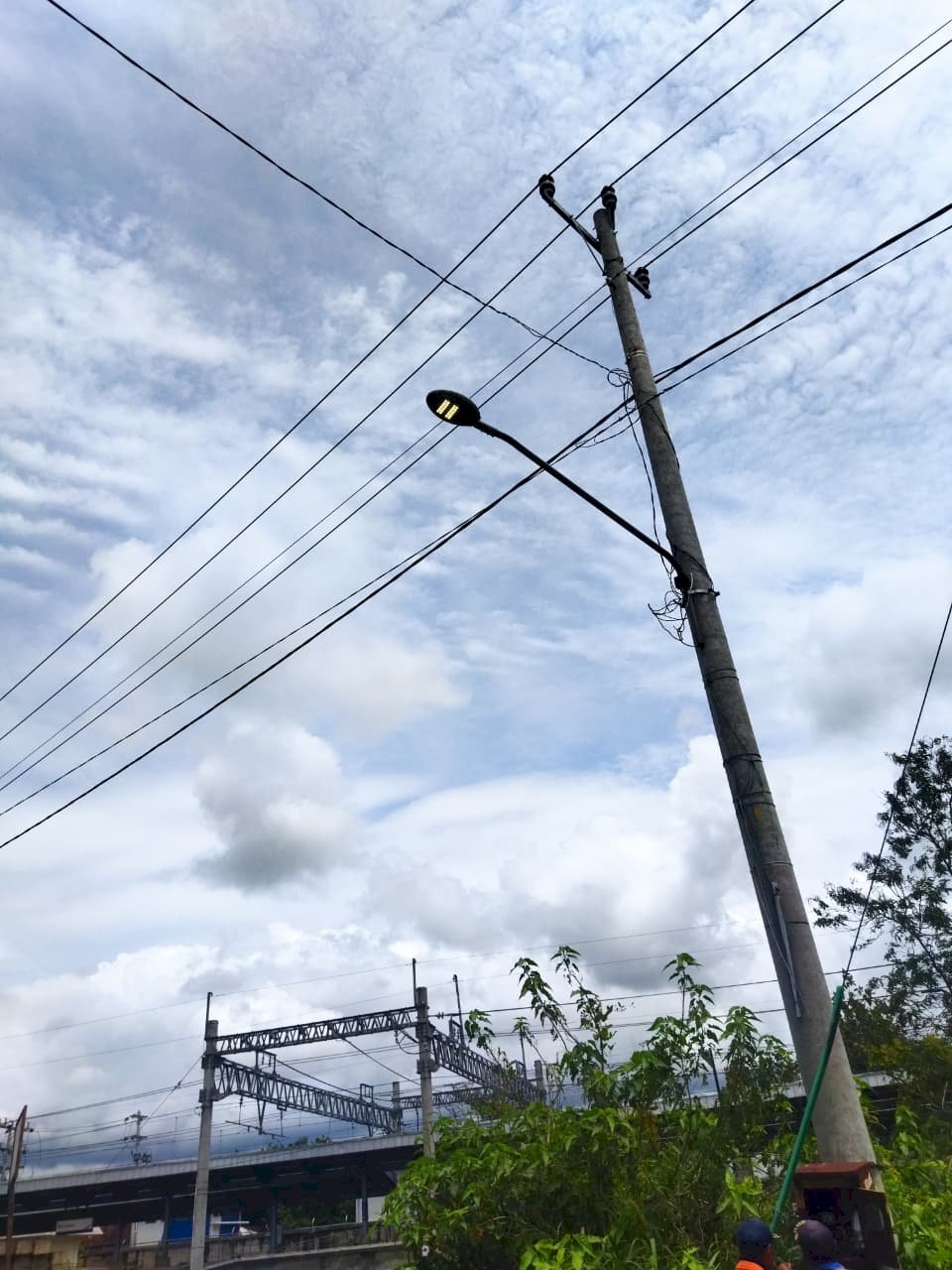 Energi Lancar! Dishub Klaten Lakukan Service kWh Meter di Stasiun Srowot Jogonalan