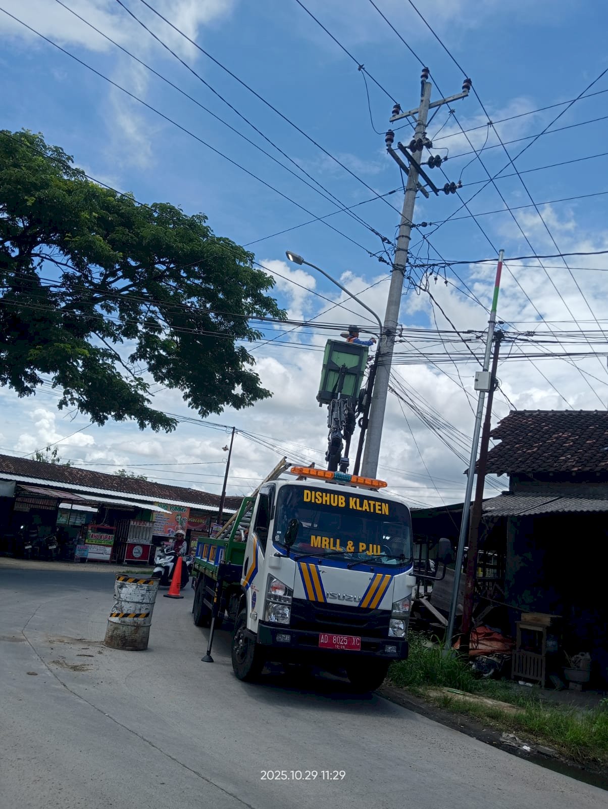 Terang Maksimal! Dishub Klaten Perbarui Seluruh Lampu Penerangan Jalan di Ruas Serenan