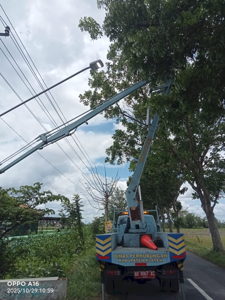 Terang Hemat! Dishub Klaten Upgrade Lampu LED 60W dan Perbaiki Jaringan Korosi di Ngawen-Drono