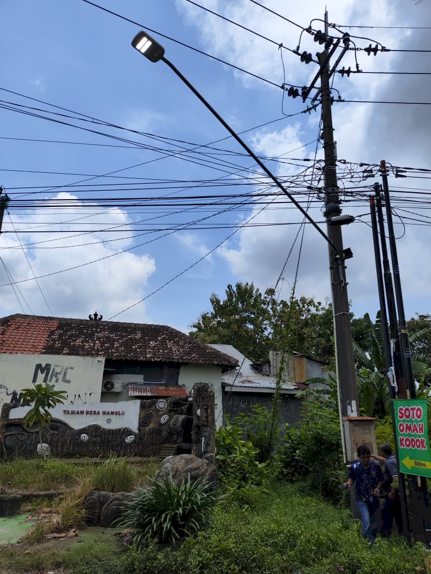 Cahaya Kembali Bersinar!" Dishub Klaten Lakukan Penggantian Photocell & Kontaktor Lampu PJU Ruas Kalikotes-Wanglu Demi Keselamatan Malam Hari!