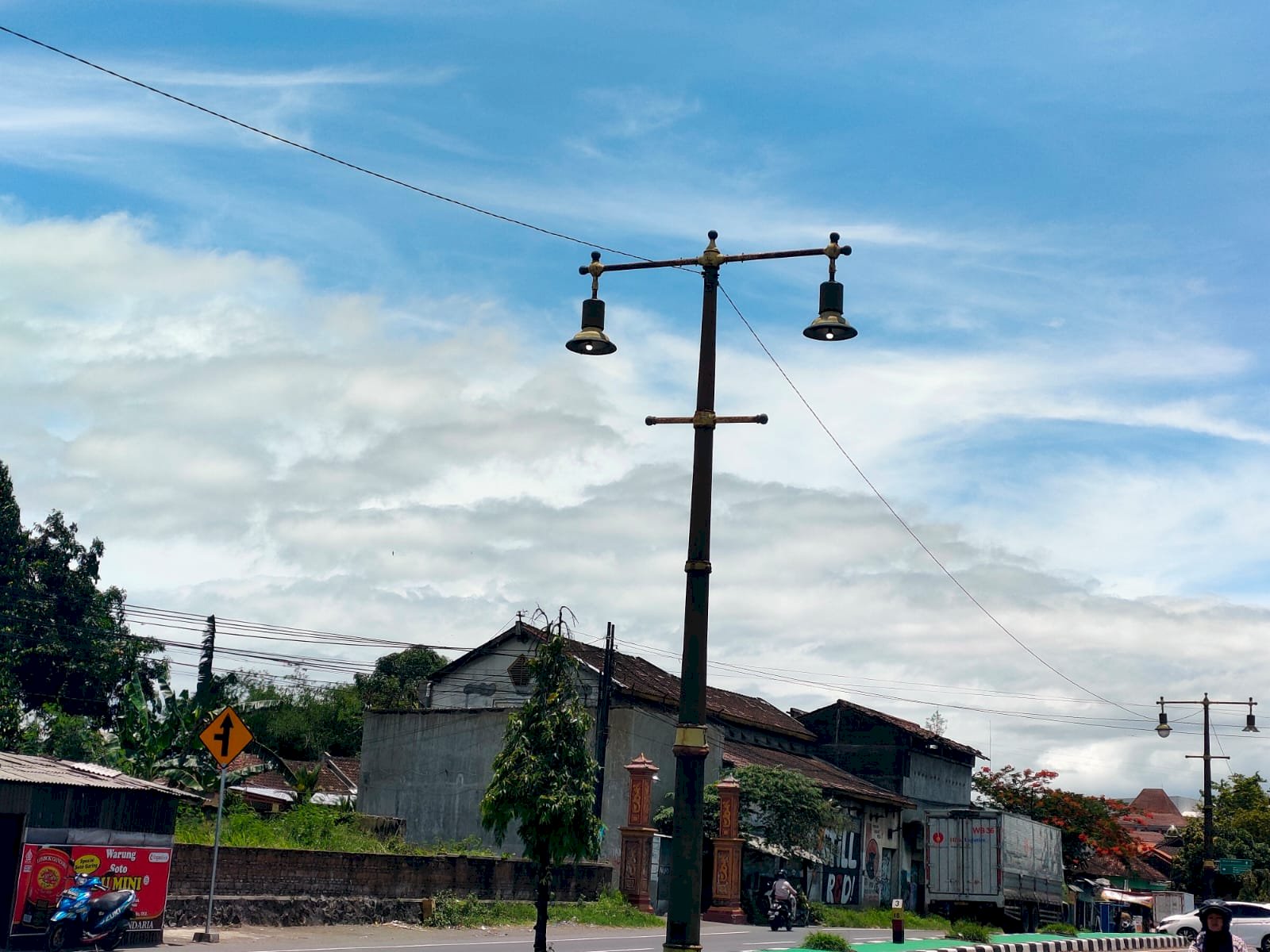 ⚡Darurat Infrastruktur! Tim PJU Klaten Respons Cepat Perbaikan Jaringan Listrik Terbakar di Jalan Lintas Solo-Yogyakarta