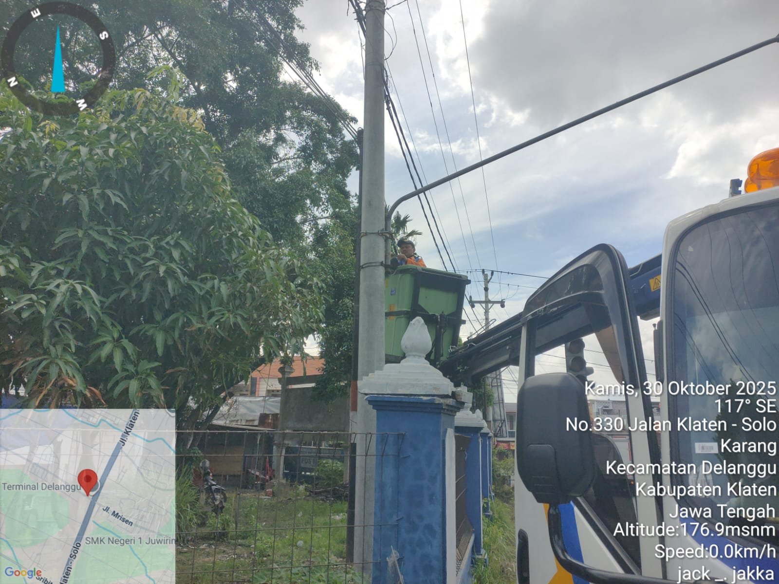 Pencahayaan Terminal Delanggu Diperbaharui! Dinas Perhubungan Ganti Photosel untuk Efisiensi Energi dan Keselamatan Jalan