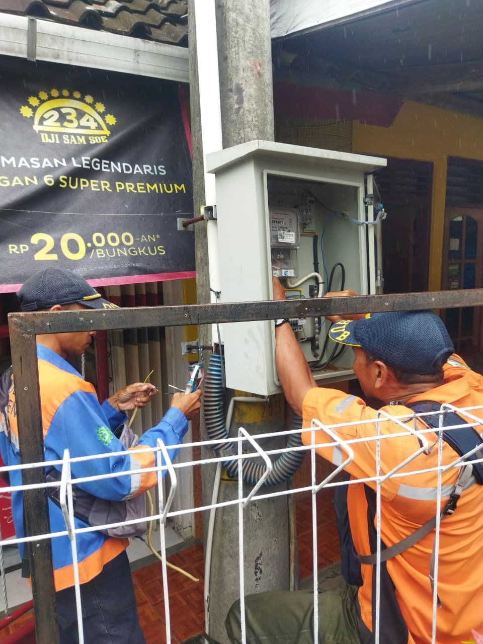 Pencahayaan Berkualitas Klaten Terus Ditingkatkan! Tim PJU Perbaiki Lampu Dodiklatpur dan Meter Kragilan untuk Keselamatan Pengguna Jalan