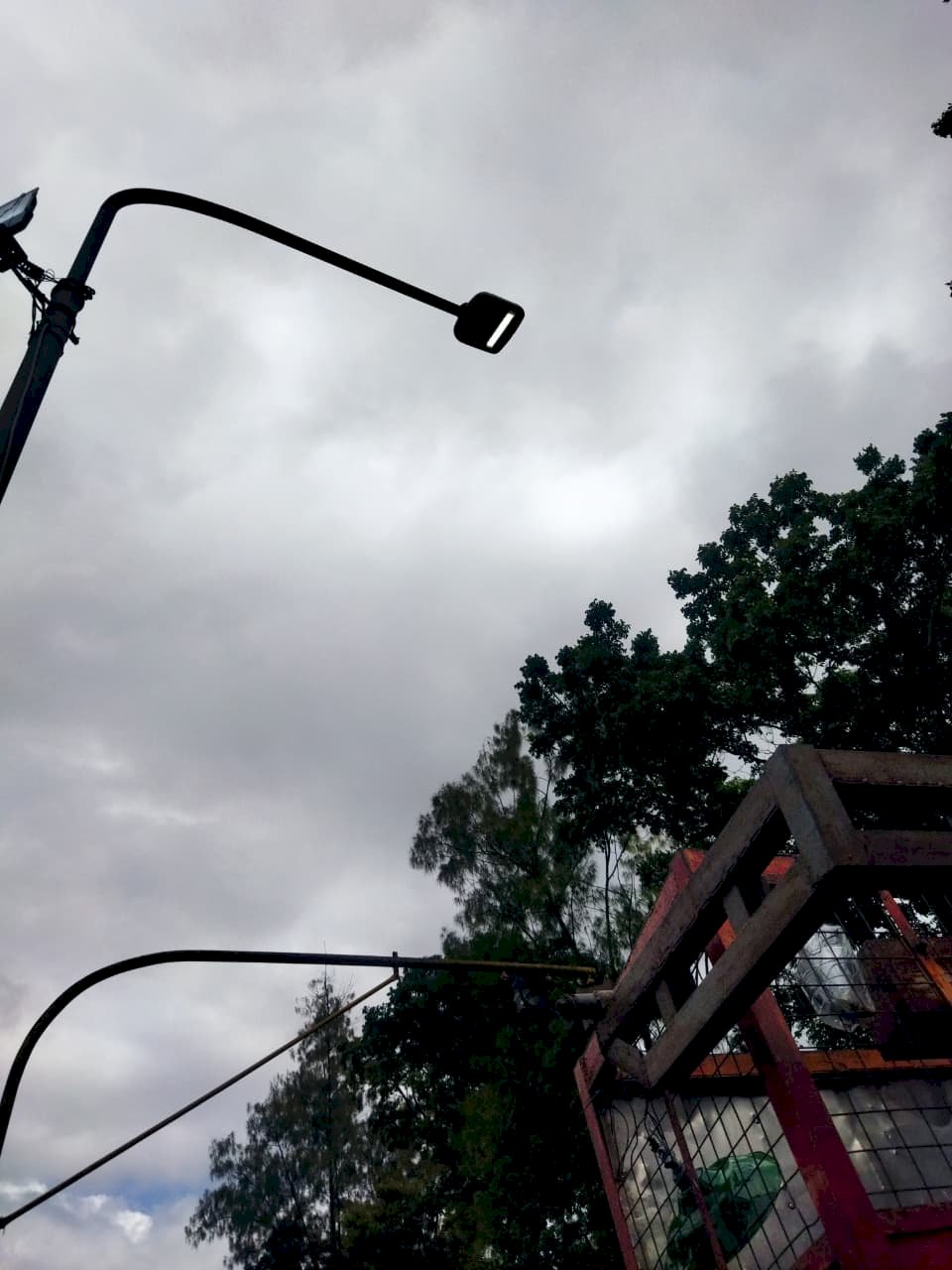 Pencahayaan Berkualitas Klaten Terus Ditingkatkan! Tim PJU Perbaiki Lampu Dodiklatpur dan Meter Kragilan untuk Keselamatan Pengguna Jalan