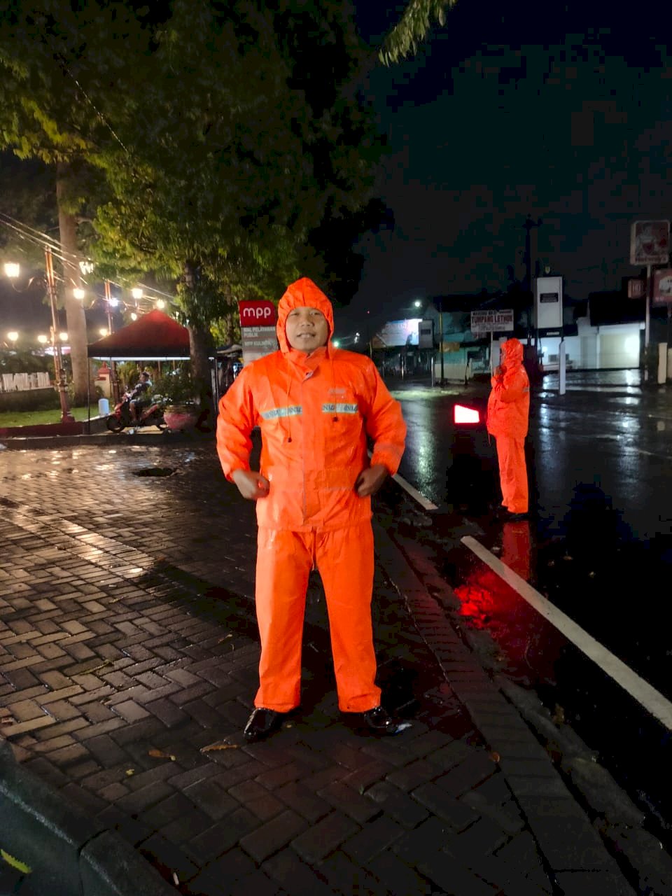 Hujan Tidak Menghalangi! Dalops Dishub Profesional Amankan Lalin Klaten Kreatif Fest 2025 di Taman Kuliner MPP