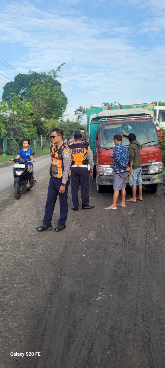Dishub Respons Cepat: Penertiban Truk Tronton Berlebihan di Jalan Kelas III Karangnongko
