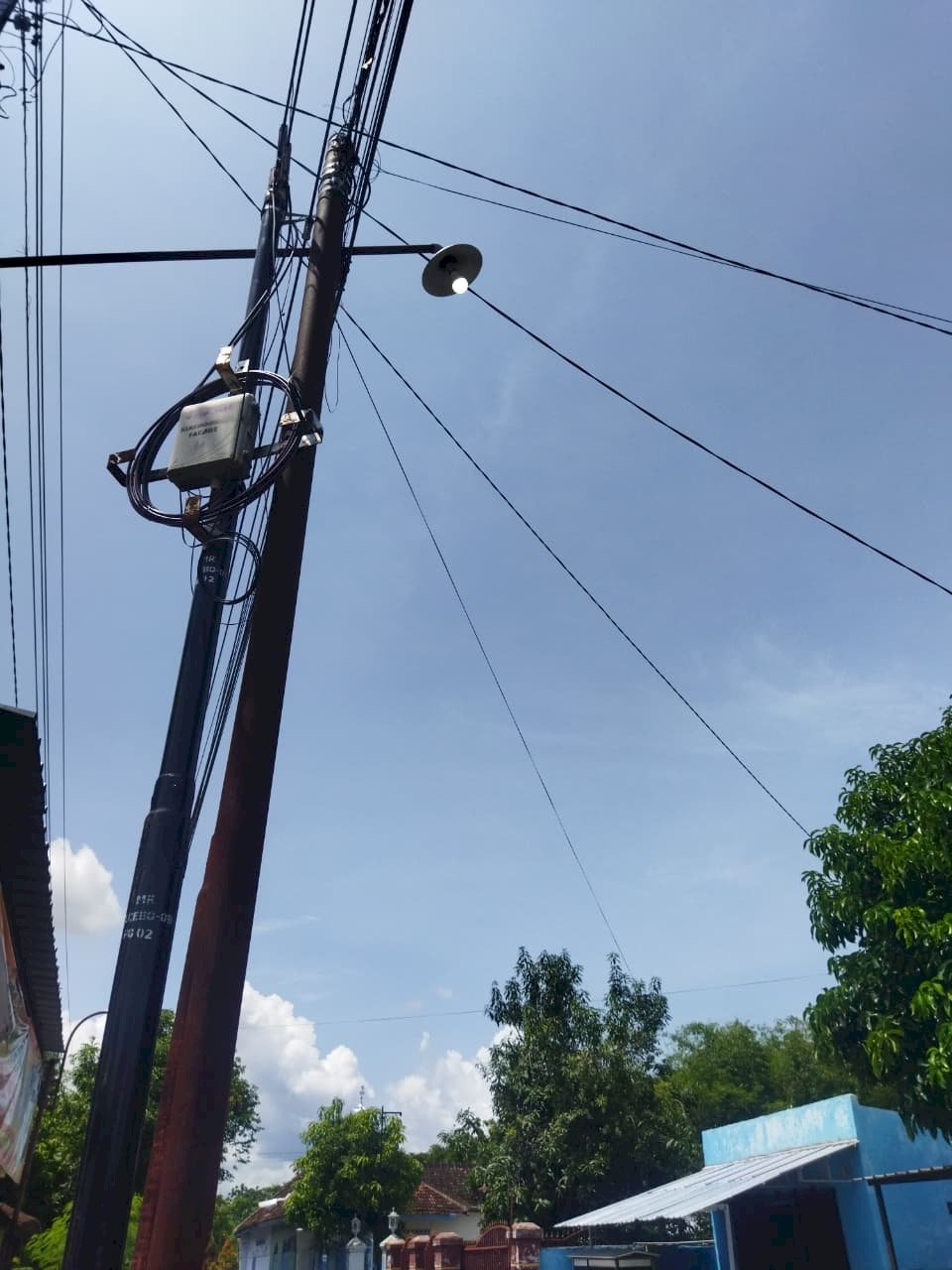 Operasi Kilat Penerangan Jalan! Dinas Perhubungan Klaten Gelar Perbaikan Masif Lampu PJU di Tiga Lokasi Strategis untuk Keselamatan Berkendara Malam Hari