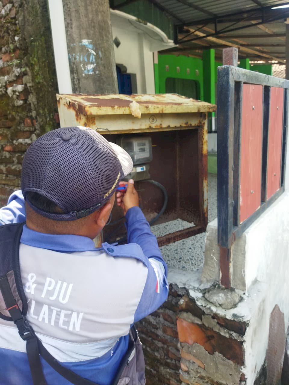 Operasi Kilat Penerangan Jalan! Dinas Perhubungan Klaten Gelar Perbaikan Masif Lampu PJU di Tiga Lokasi Strategis untuk Keselamatan Berkendara Malam Hari