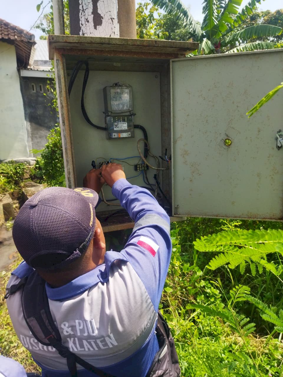 Operasi Kilat Penerangan Jalan! Dinas Perhubungan Klaten Gelar Perbaikan Masif Lampu PJU di Tiga Lokasi Strategis untuk Keselamatan Berkendara Malam Hari