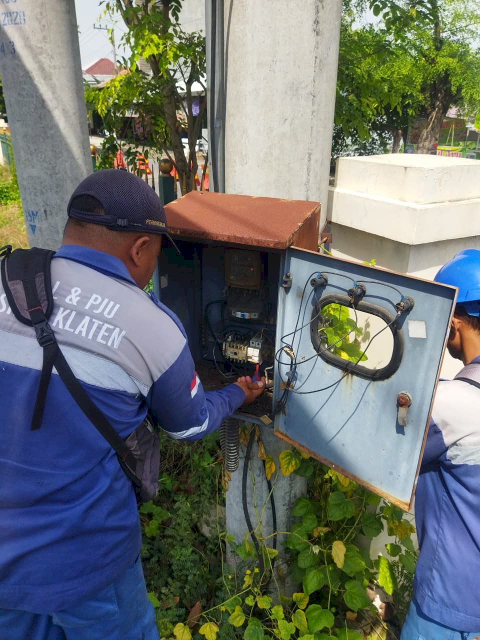 Operasi Kilat Penerangan Jalan! Dinas Perhubungan Klaten Gelar Perbaikan Masif Lampu PJU di Tiga Lokasi Strategis untuk Keselamatan Berkendara Malam Hari