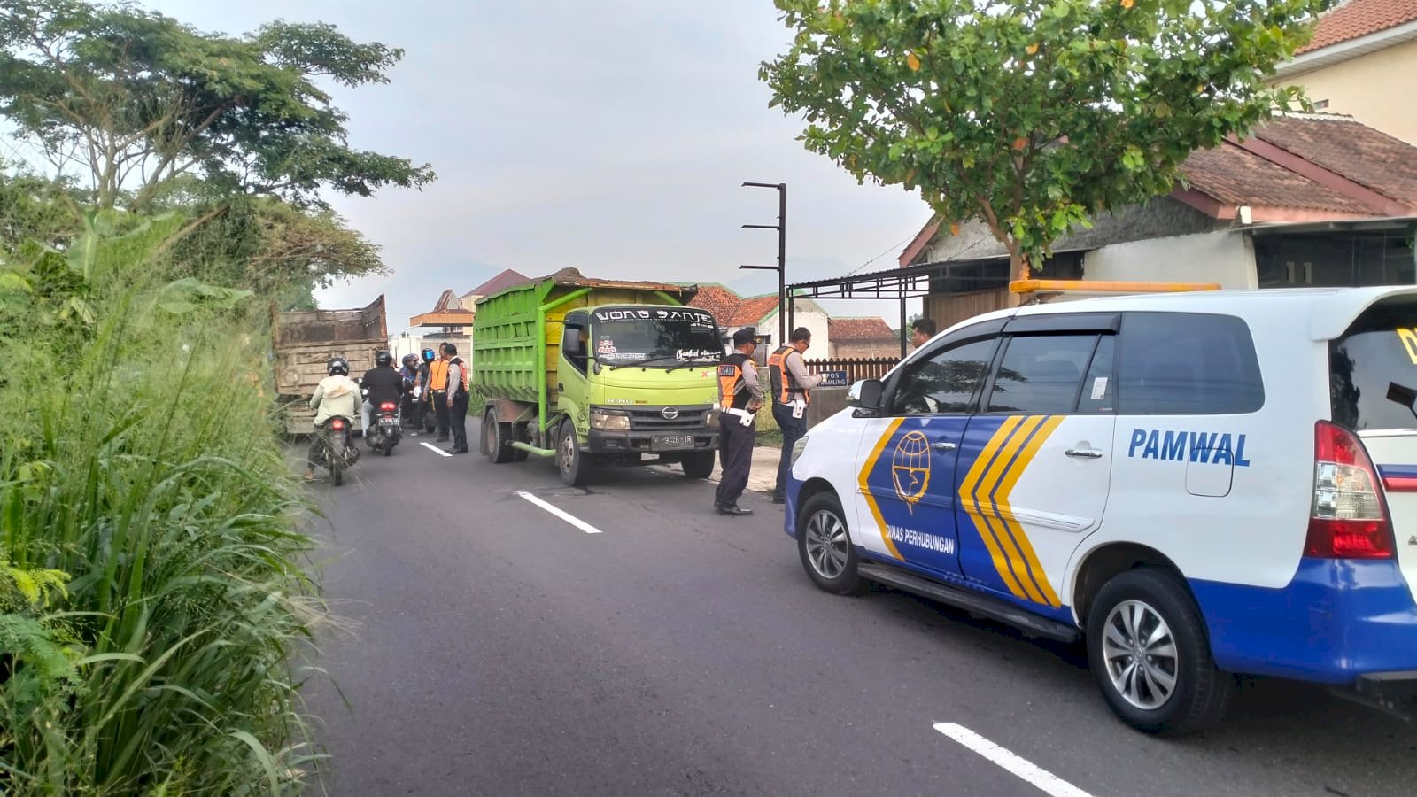 Operasi Tertib Jalan: Dinas Perhubungan Klaten Tegas Terhadap Truk Galian C yang Melanggar