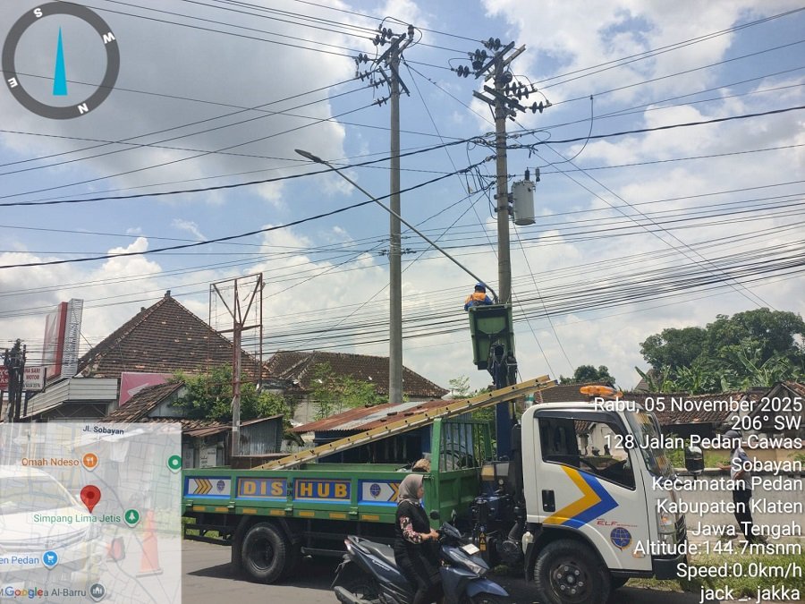 Perbaikan PJU Pertigaan Pedan: Dinas Perhubungan Klaten Tingkatkan Keselamatan Pengguna Jalan Malam Hari