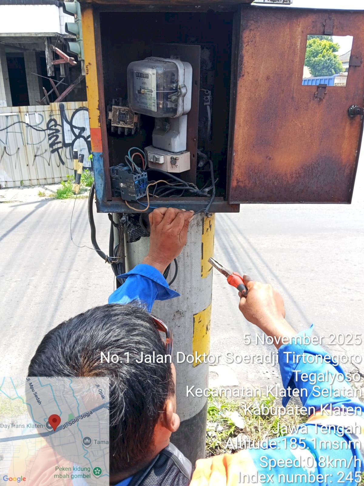 Bau Gosong di Bendo Gantungan: Tim Teknis Tangkap Kontraktor Terbakar Sebelum Terlambat