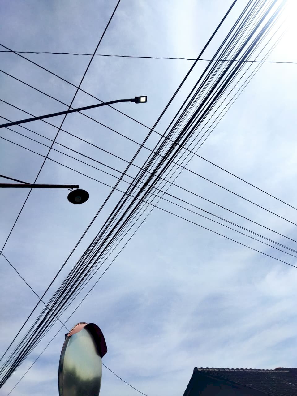 Terang Meranti! Tim PJU DISHUB Bahu-Membahu Perbaiki Listrik PJU di Ketandan dan Karanganom, Demi Keamanan Warga Malam Hari