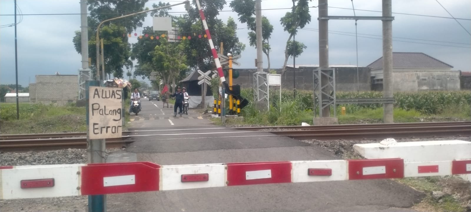 Palang Kereta Api Taji Prambanan Rusak, Tim Dishub Klaten Siap di Lapangan Jaga Keselamatan Pengguna Jalan