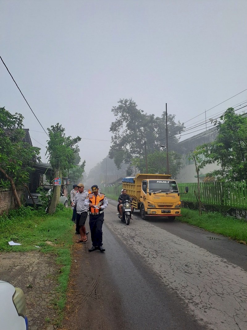 Tegas! Dinas Perhubungan Klaten Tertibkan Truk Galian C yang Melintas di Jalan Terlarang Basin-Gayamprit
