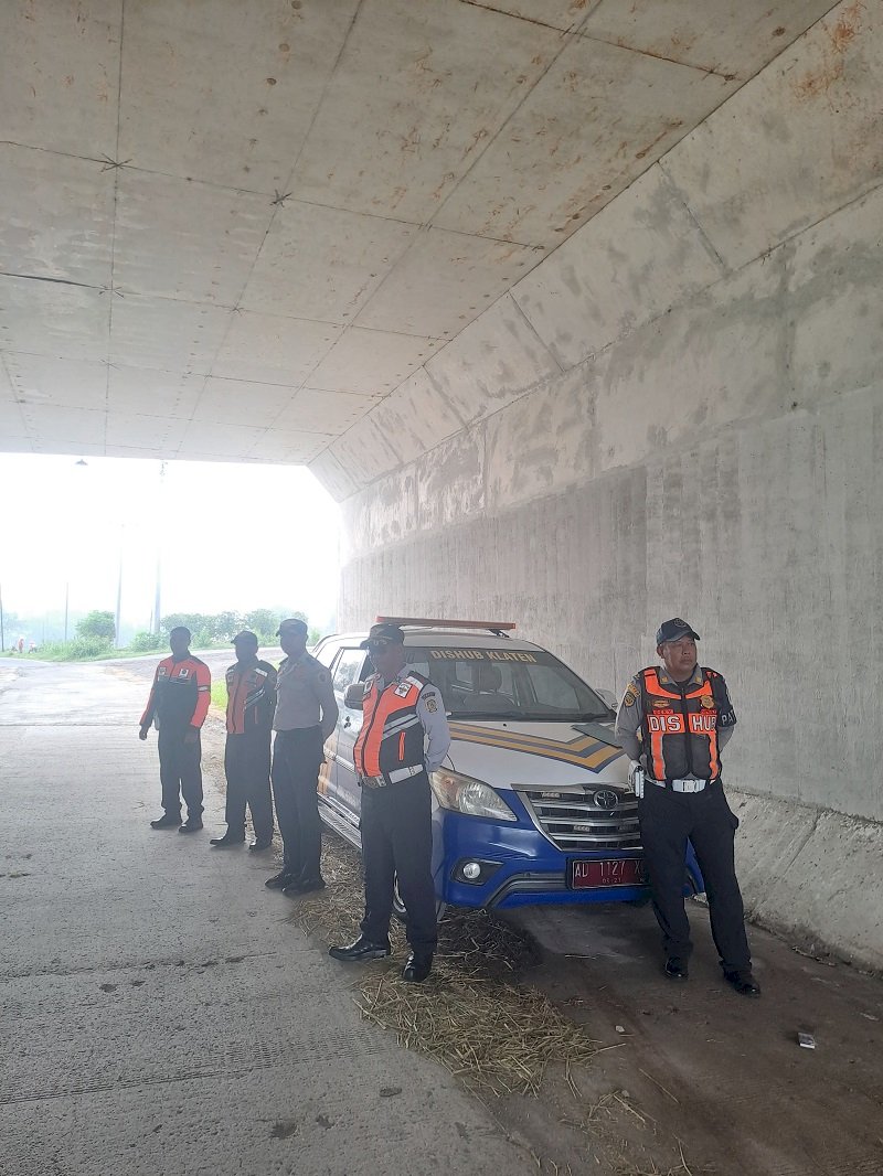 Tegas! Dinas Perhubungan Klaten Tertibkan Truk Galian C yang Melintas di Jalan Terlarang Basin-Gayamprit