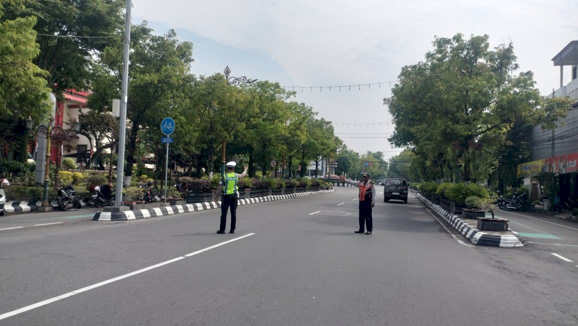 Lancar Maksimal! Tim Dalops Dinas Perhubungan Kuasai Lalu Lintas di Seluruh Rute Hari Pahlawan 2025 untuk Kelancaran Upacara