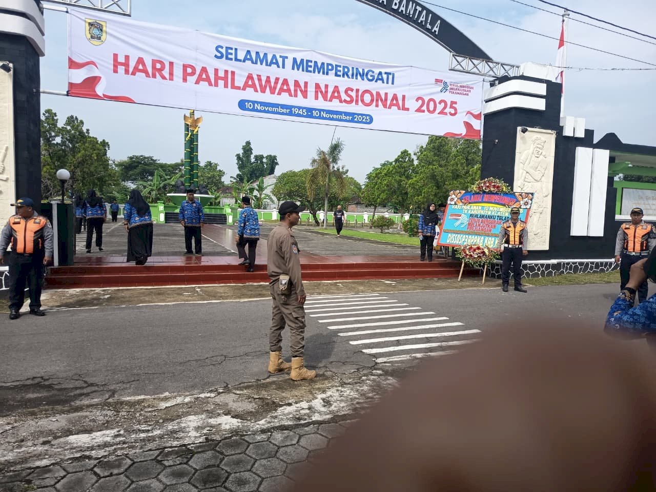 Lancar Maksimal! Tim Dalops Dinas Perhubungan Kuasai Lalu Lintas di Seluruh Rute Hari Pahlawan 2025 untuk Kelancaran Upacara