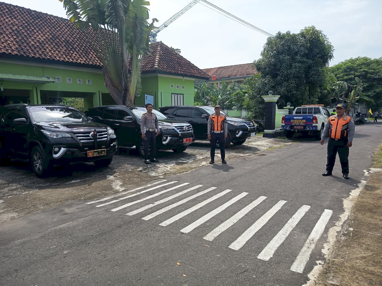 Lancar Maksimal! Tim Dalops Dinas Perhubungan Kuasai Lalu Lintas di Seluruh Rute Hari Pahlawan 2025 untuk Kelancaran Upacara