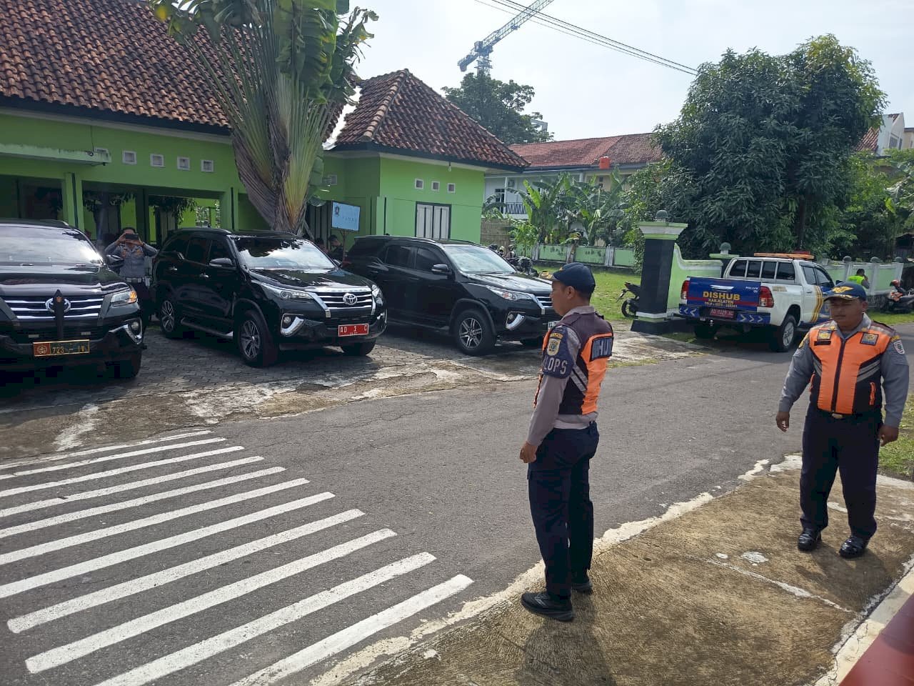 Lancar Maksimal! Tim Dalops Dinas Perhubungan Kuasai Lalu Lintas di Seluruh Rute Hari Pahlawan 2025 untuk Kelancaran Upacara