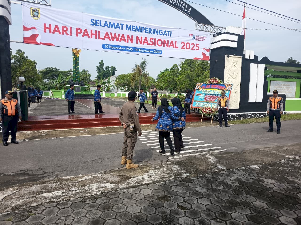 Lancar Maksimal! Tim Dalops Dinas Perhubungan Kuasai Lalu Lintas di Seluruh Rute Hari Pahlawan 2025 untuk Kelancaran Upacara