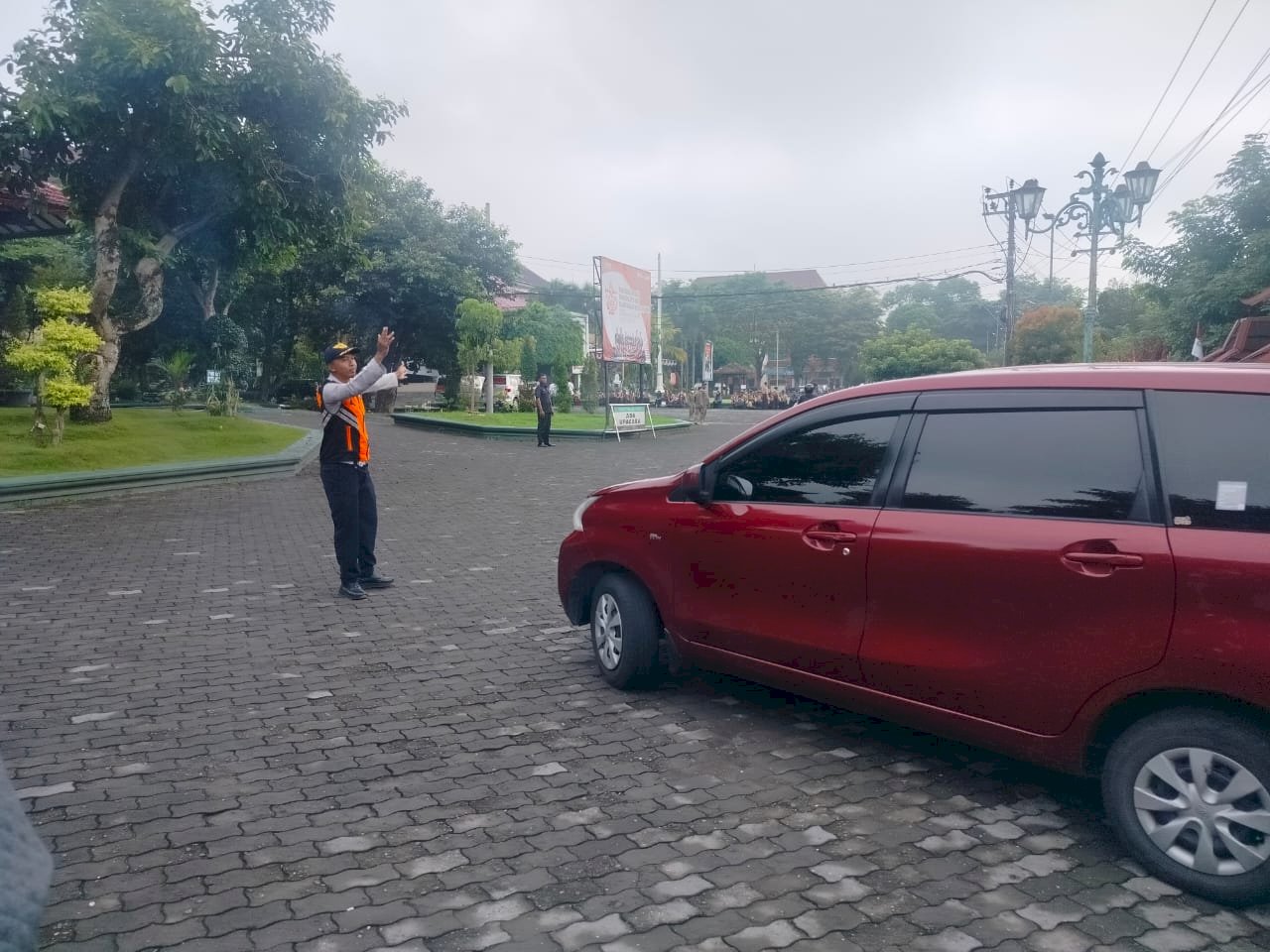 Lancar Maksimal! Tim Dalops Dinas Perhubungan Kuasai Lalu Lintas di Seluruh Rute Hari Pahlawan 2025 untuk Kelancaran Upacara