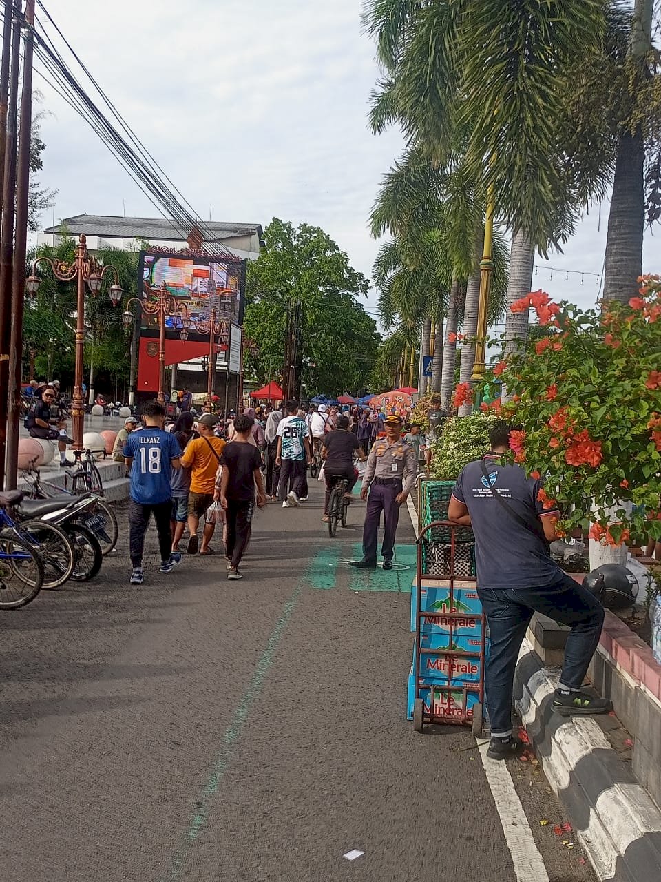 Jalan Kembar Kota Aman dan Tertib: Tim CFD Dishub Klaten Kuasai Pengaturan Lalu Lintas Minggu 9 November 2025
