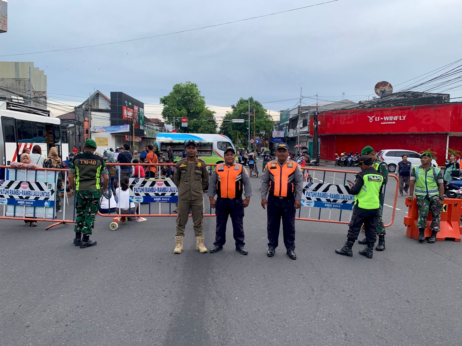 Jalan Kembar Kota Aman dan Tertib: Tim CFD Dishub Klaten Kuasai Pengaturan Lalu Lintas Minggu 9 November 2025