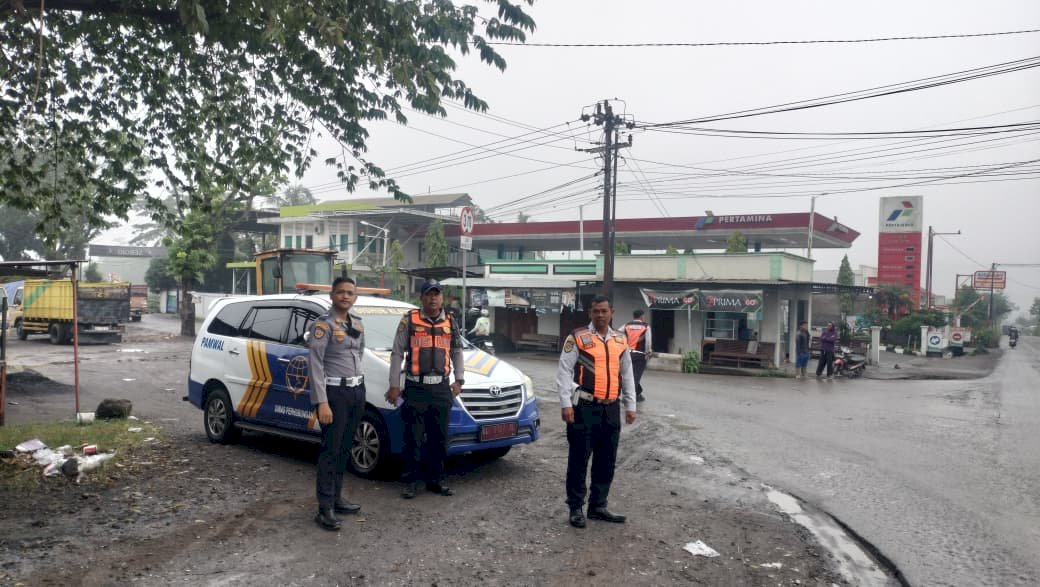 Responsif dan Proaktif! Dinas Perhubungan Tindak Tegas Truk Gol C di Ngupit-Karangnongko: 4 Armada Peringatan Tertulis