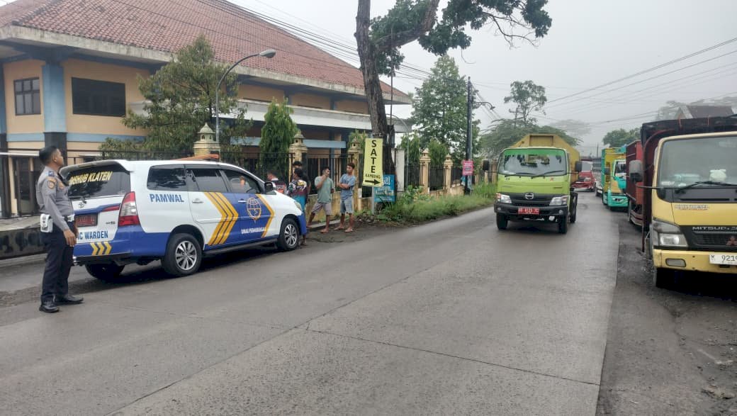 Responsif dan Proaktif! Dinas Perhubungan Tindak Tegas Truk Gol C di Ngupit-Karangnongko: 4 Armada Peringatan Tertulis
