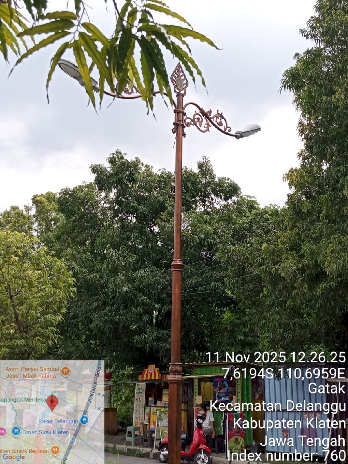 Terangi Delanggu dengan Gaya! Dinas Perhubungan Pasang Tiang Lampu Antik di Pusat Desa