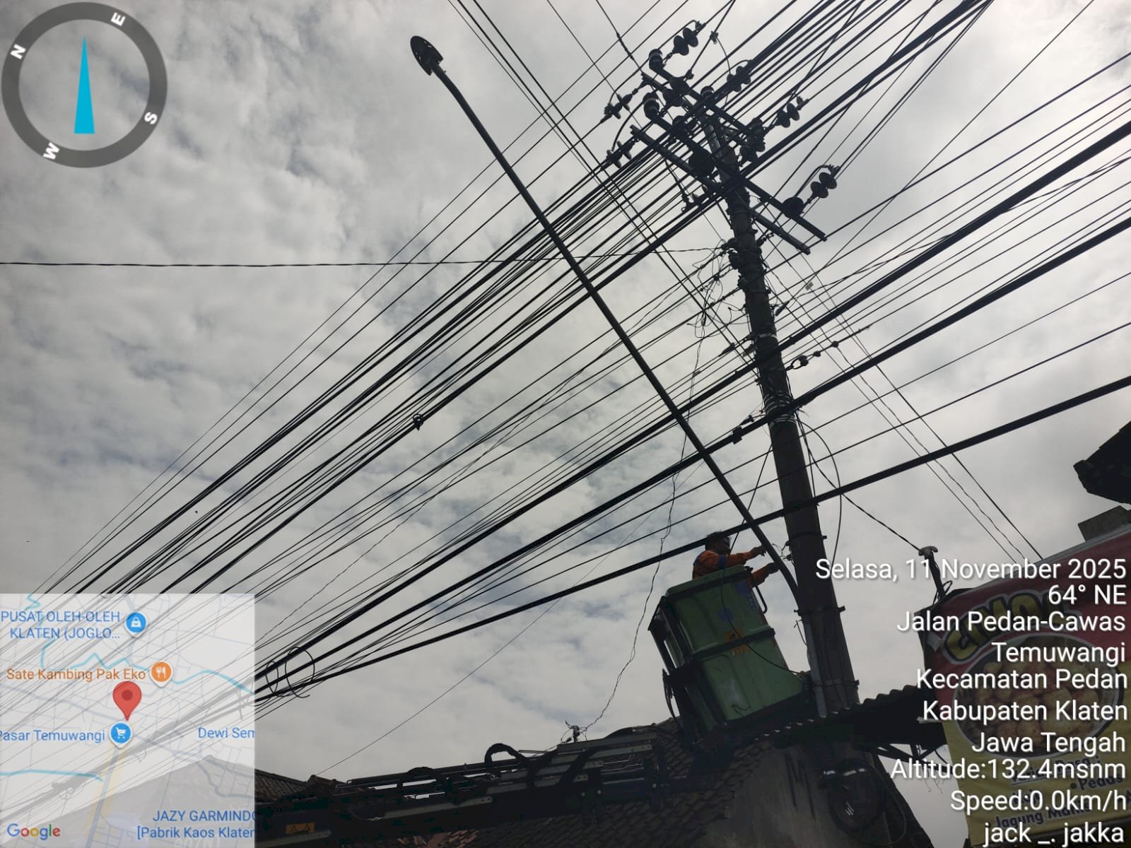 Pembaruan Teknologi Lampu di Temuwangi! Tim PJU Dishub Ganti Fiting, Cup Lampu, dan Pasang LED 40 Watt Hemat Energi 