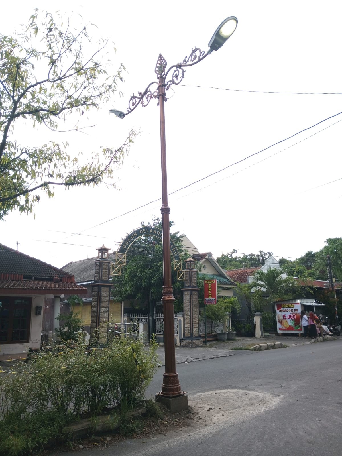 Empat Titik Pencahayaan Elegan! Dinas Perhubungan Lengkapi Delanggu dengan Tiang Lampu Antik Berornamen