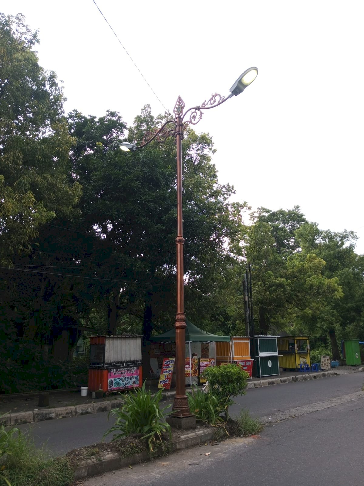 Empat Titik Pencahayaan Elegan! Dinas Perhubungan Lengkapi Delanggu dengan Tiang Lampu Antik Berornamen