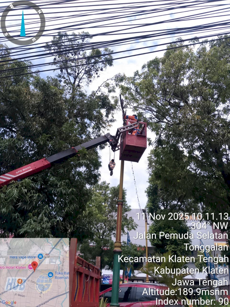 Lampu Hias Diganti Total! Tim PJU Dishub Perbaiki Korsleting Jaringan Listrik di Depan Tjokro Hotel