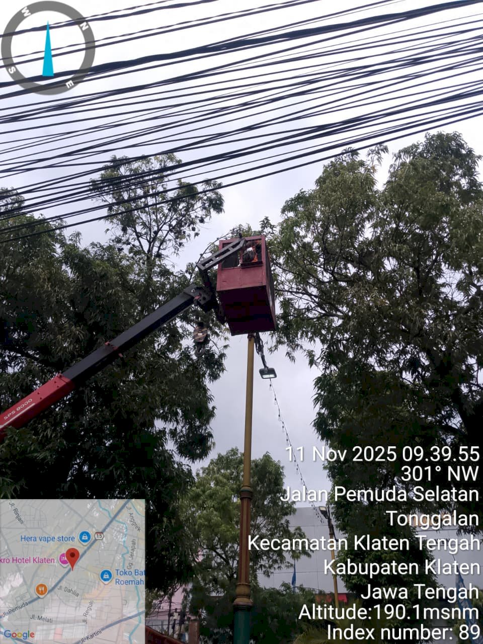 Lampu Hias Diganti Total! Tim PJU Dishub Perbaiki Korsleting Jaringan Listrik di Depan Tjokro Hotel