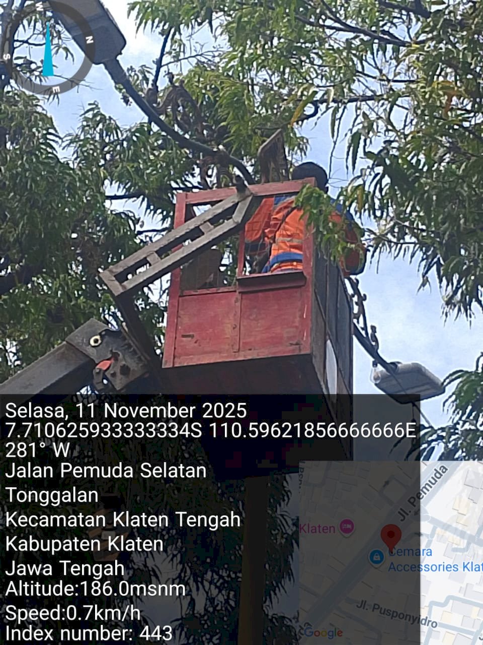 Lampu Hias Diganti Total! Tim PJU Dishub Perbaiki Korsleting Jaringan Listrik di Depan Tjokro Hotel