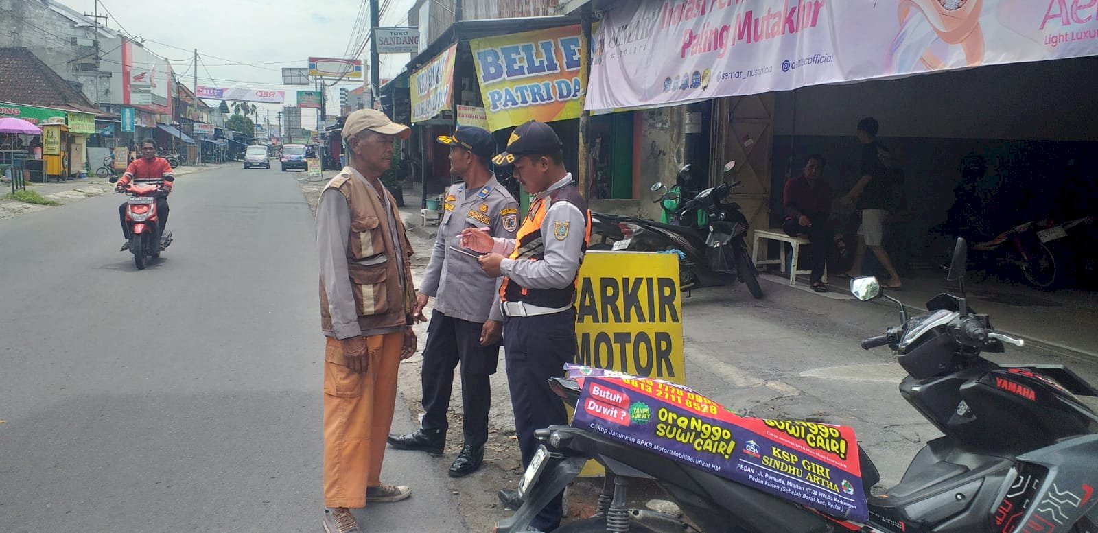 Pendataan Parkir Berjalan Mulus—Dinas Perhubungan Klaten Sisir 3 Kecamatan untuk Manajemen Parkir yang Lebih Tertib