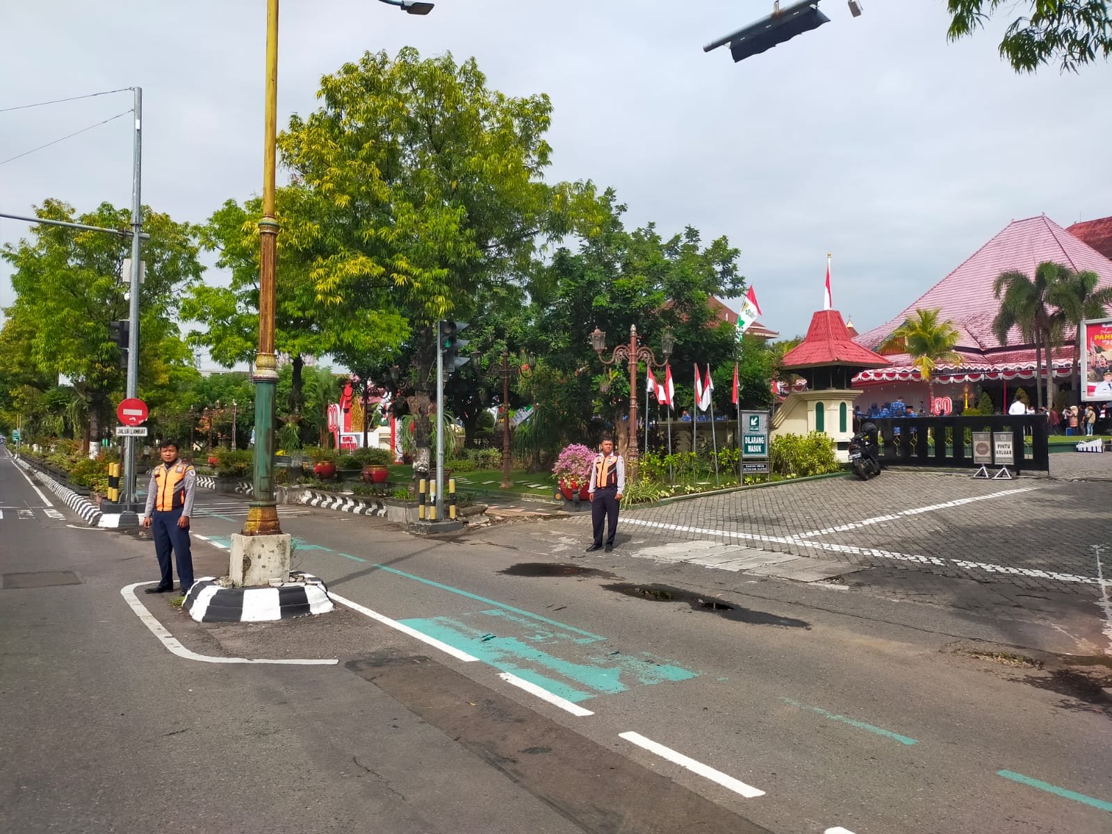 Lalu Lintas Terkontrol! Pengaturan Jalan Lancar Saat Upacara Hari Kesehatan Nasional di Halaman Pemda Klaten