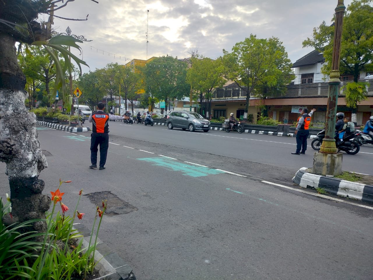 Lalu Lintas Terkontrol! Pengaturan Jalan Lancar Saat Upacara Hari Kesehatan Nasional di Halaman Pemda Klaten