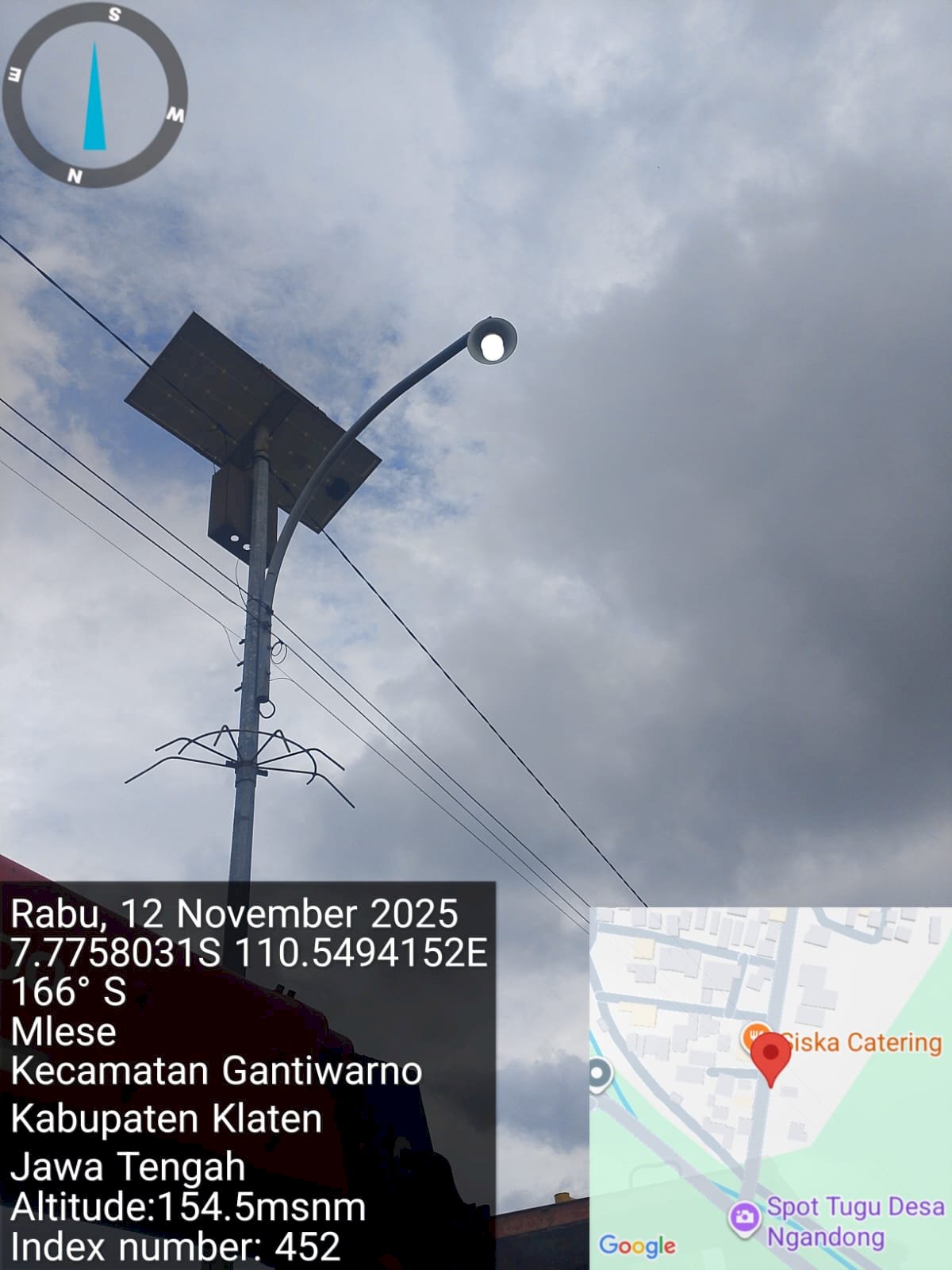 Inovasi Ramah Lingkungan! Konversi PJU TS ke Panel Surya Terangi Jalan Gantiwarno dengan Efisiensi Energi