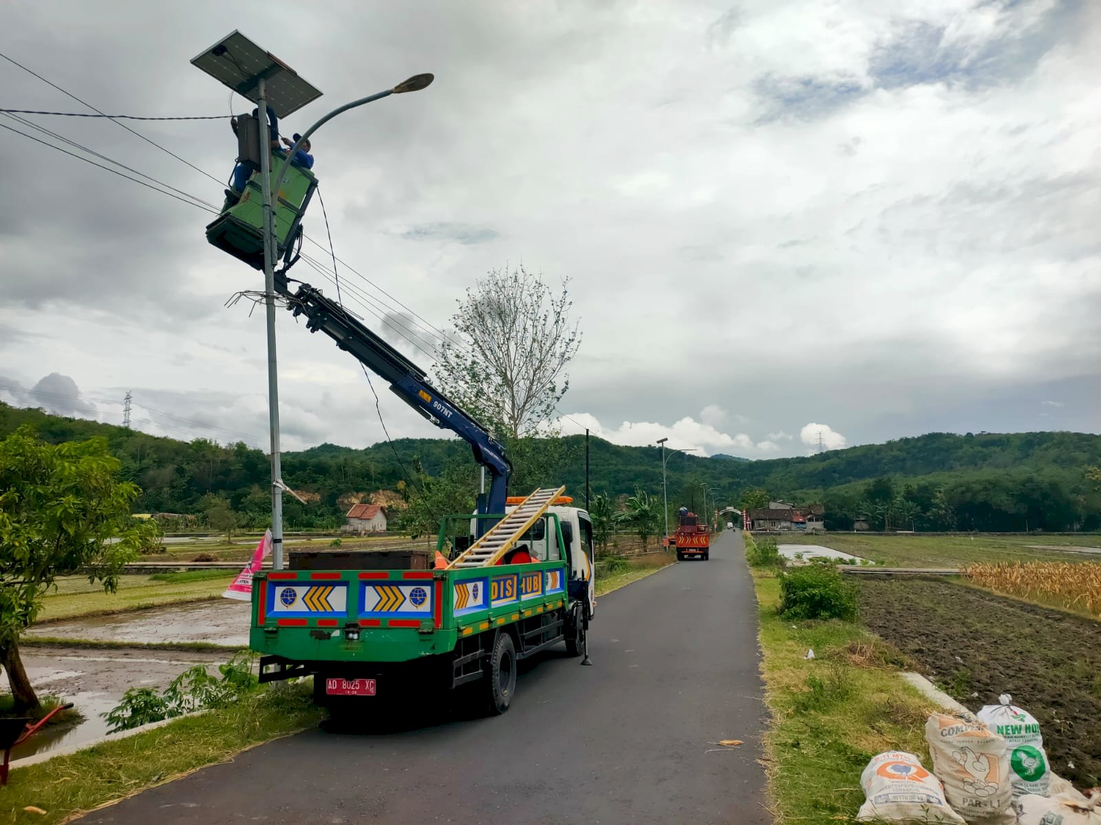 Terang Benderang! Tim PJU Selesaikan Penarikan Konversi Tenaga Surya Ruas Mlese-Ngandong-Serut dengan Pencapaian Sempurna 100%"