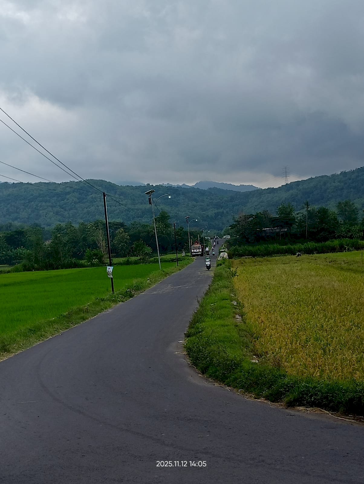 Terang Benderang! Tim PJU Selesaikan Penarikan Konversi Tenaga Surya Ruas Mlese-Ngandong-Serut dengan Pencapaian Sempurna 100%"