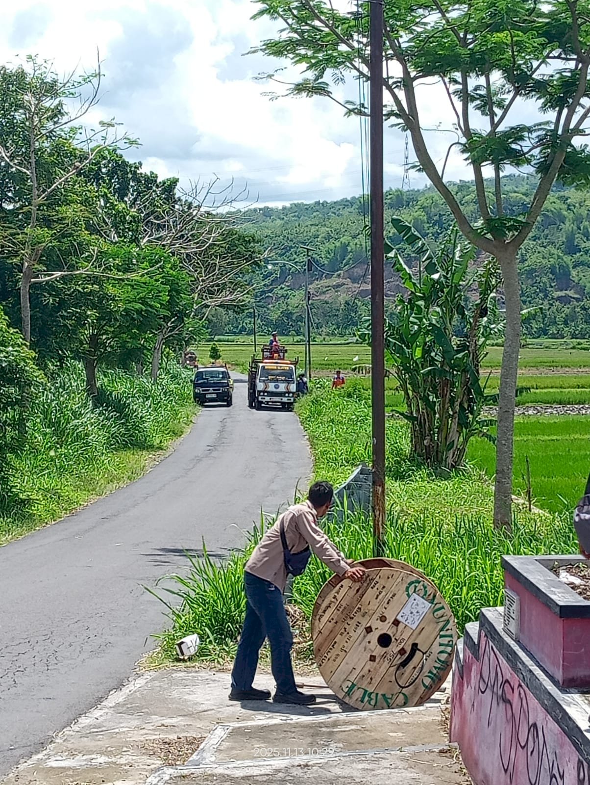 Terang Benderang! Tim PJU Selesaikan Penarikan Konversi Tenaga Surya Ruas Mlese-Ngandong-Serut dengan Pencapaian Sempurna 100%"