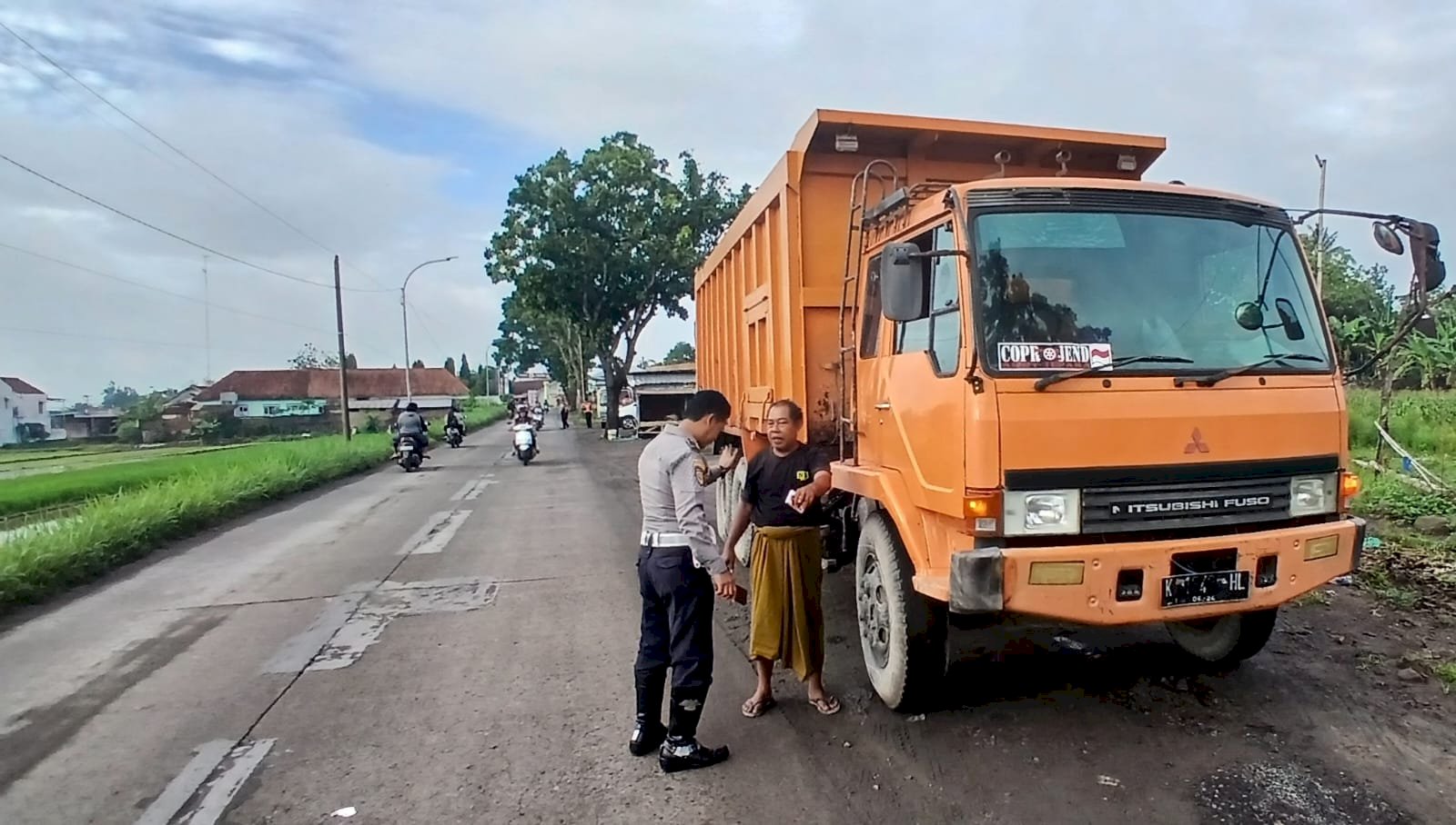 Operasi Penertiban Truk Gol C di Jam Sekolah: Dinas Perhubungan Klaten Amankan Lalu Lintas dan Keselamatan Pelajar di Ngupit – Gatak