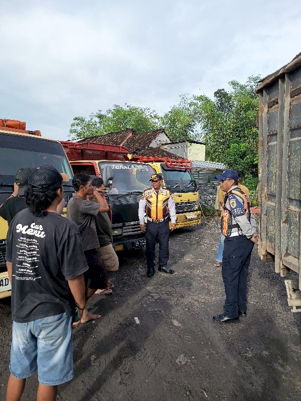 Operasi Penertiban Truk Gol C di Jam Sekolah: Dinas Perhubungan Klaten Amankan Lalu Lintas dan Keselamatan Pelajar di Ngupit – Gatak