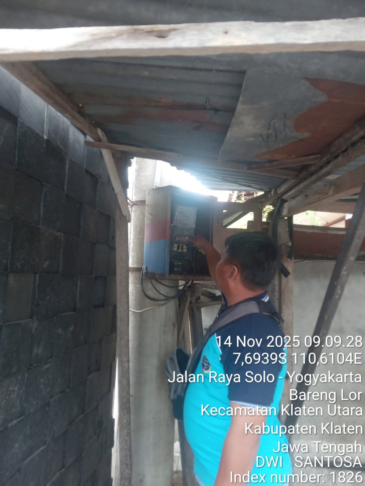 Serius Tangani Infrastruktur: Tim PJU Perbaiki KWH Meter dan Kabel Jaringan Korosi di Ngingas Kidul