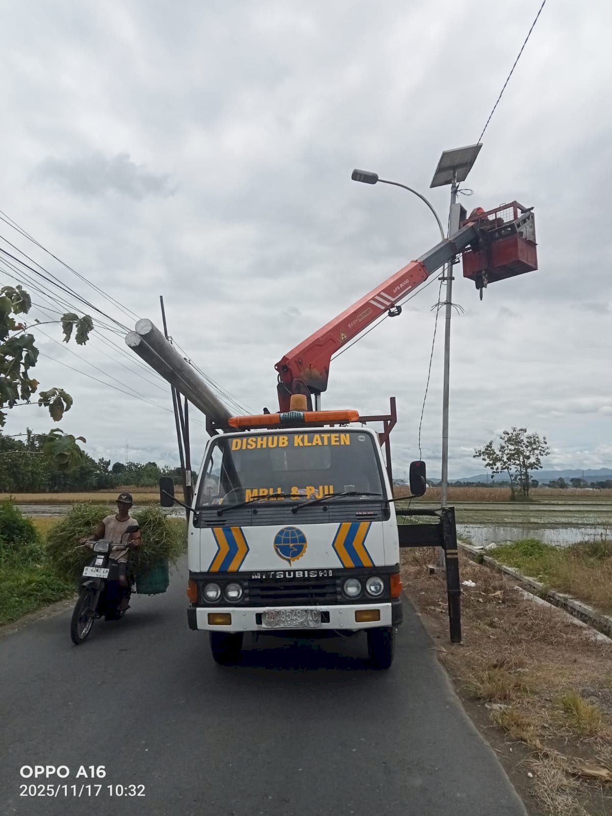 Responsif dalam Bertindak! Dinas Perhubungan Klaten Cepat Tangani Aduan PJU Rusak Sabranglor dengan Instalasi Smart Solar Lighting Terbaru