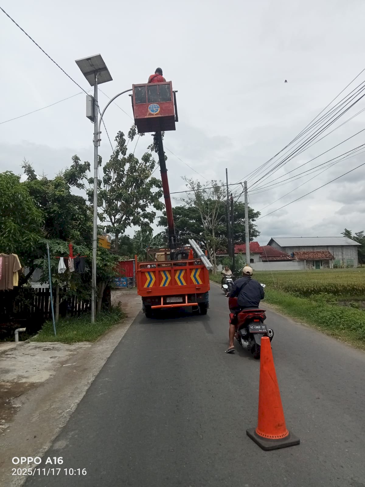 Responsif dalam Bertindak! Dinas Perhubungan Klaten Cepat Tangani Aduan PJU Rusak Sabranglor dengan Instalasi Smart Solar Lighting Terbaru